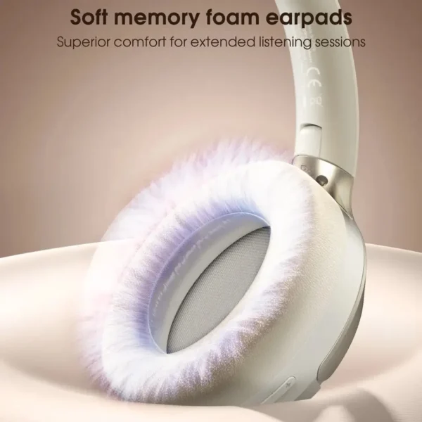 Soft cushioned ear pad on LDNIO H02 headphones
